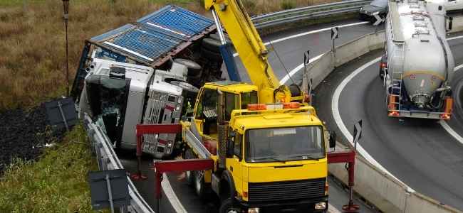 5 Factors to Consider When Hiring a Lawyer for Truck Accidents