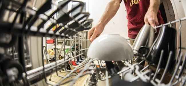 4 Reasons to Use a Dishwasher