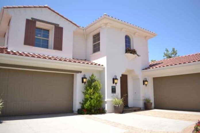 Signs It's Time to Replace Your Garage Doors