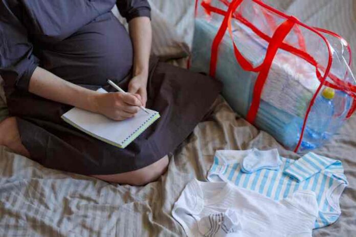 A Hospital Bag Checklist for Every Type of Birth Plan