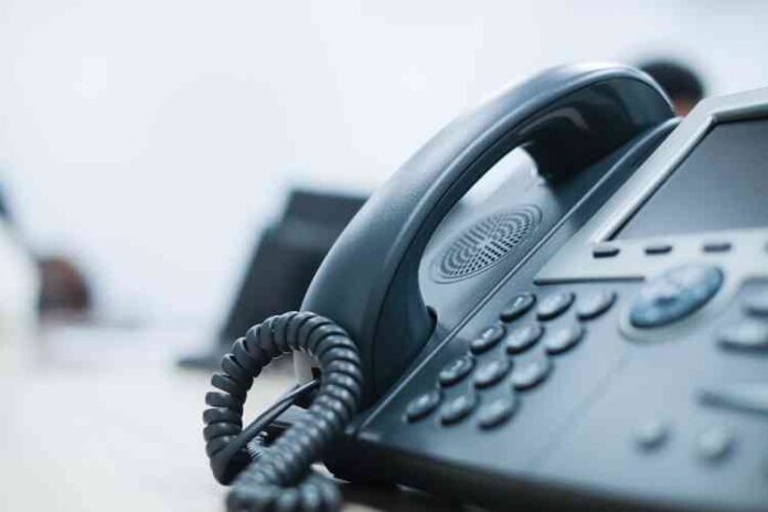 Exploring the Pros and Cons of Hosted PBX Solutions