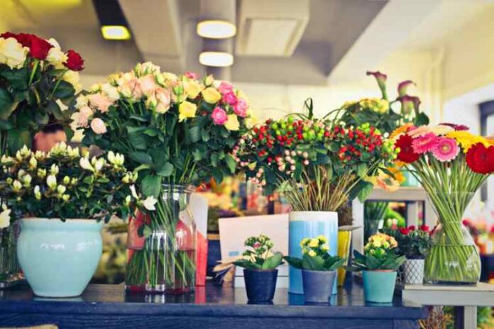 Online Flower Ordering: A World of Convenience and Beauty