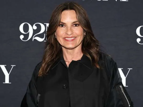 Mariska Hargitay Debuts New Bob Haircut for Broadway Role