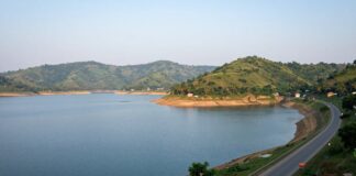 Mukutmanipur travel guide: Dam, Distance, Tourist Spots, Hotels and Tour Plan Mukutmanipur travel guide view of the blue reservoir